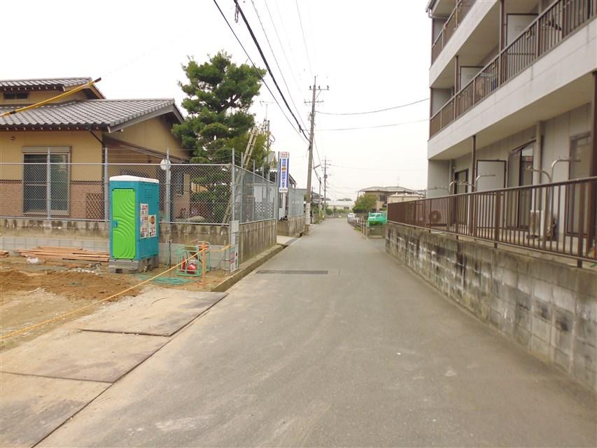 Local photos, including front road. Front road (width 4.27m)