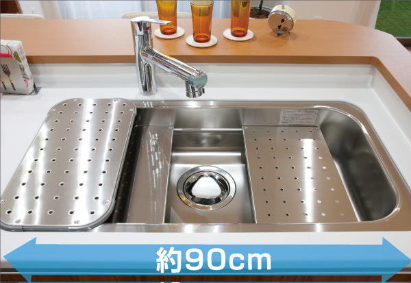 Kitchen.  [Utility sink] About 90cm wide in the sink of, Secure a work space in the middle space and plate, It has achieved a wide sink and a large cooking space. Cutting board ・ Draining plate (top) ・ Cooking plate (middle) ・ Standard equipment draining plate (middle).