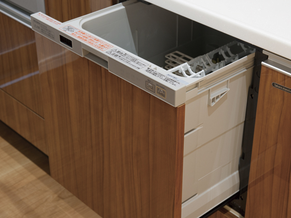 Kitchen.  [Dishwasher] Dishwasher is installed at an angle under the sink, Out of tableware also standing position You can set the dish smoothly as it is. further, Since there is no worry of water dripping, There is no that the floor is dirty.