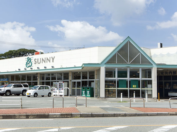 Surrounding environment. Sunny Sue store (7 min walk / About 560m)