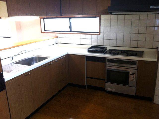 Kitchen. With built-in convection