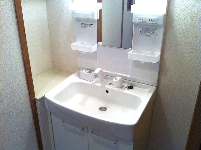 Wash basin, toilet