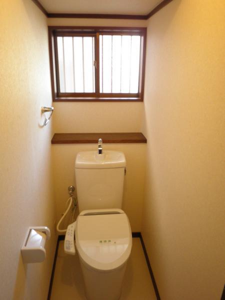 Toilet. It is warm in the new warm water washing toilet. In septic tank, Clean water washing! !