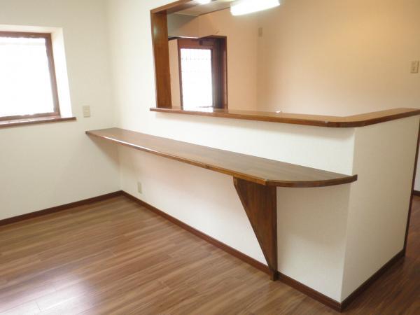 Non-living room. Counter, Usability is often convenient