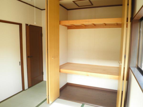 Non-living room. Storage also big enters plenty.