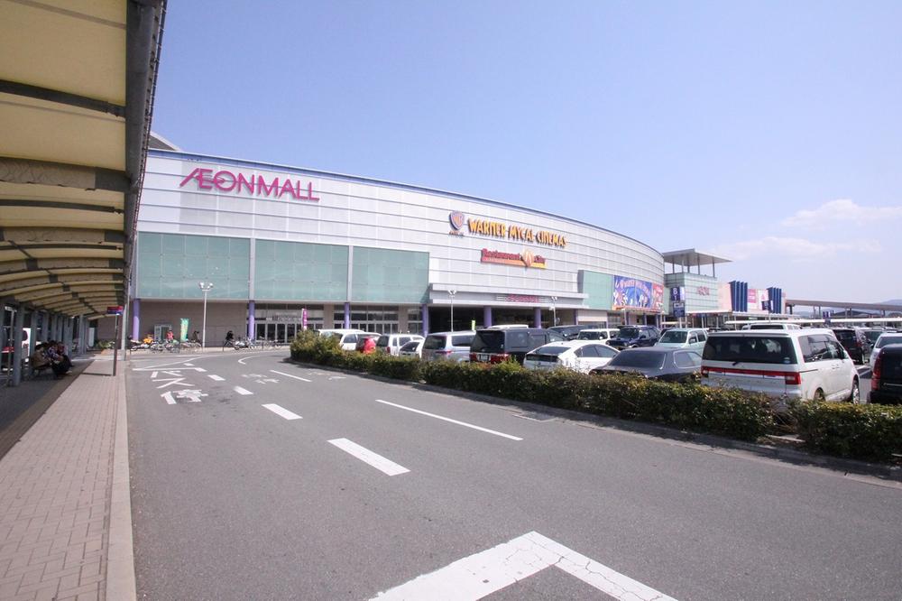 Shopping centre. 11 minutes in the 3800m car to Aeon Mall Fukuoka