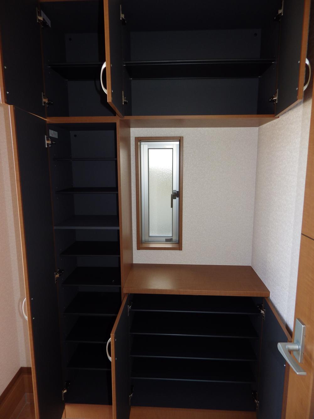 Entrance. Of large capacity shoes BOX