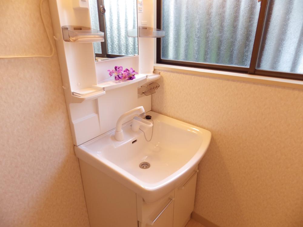 Wash basin, toilet. It is vanity of new.