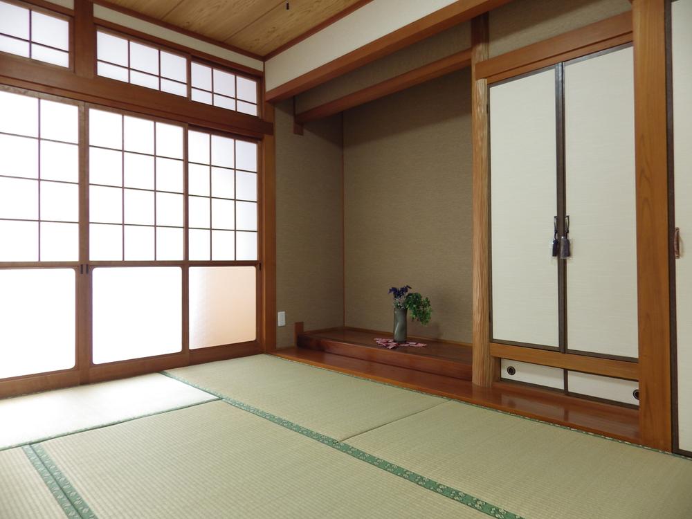 Non-living room. 1F of the Japanese-style room is located in two rooms of 6 quires.