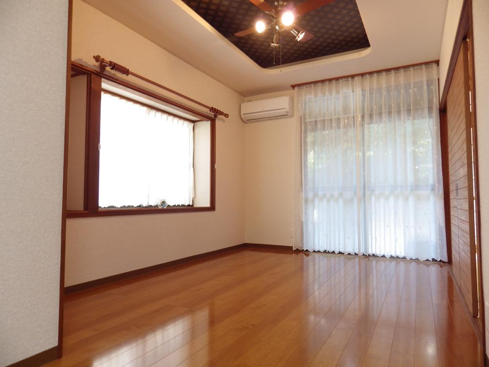 Non-living room. In 2F of Western-style, Each room accommodated we firmly attached.