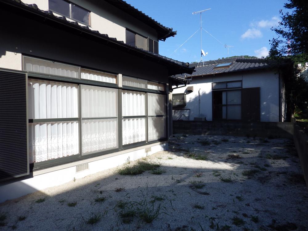 Garden. It is a dedicated garden of 1F.