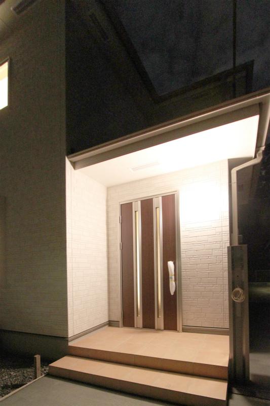 Entrance. Same specifications Photos