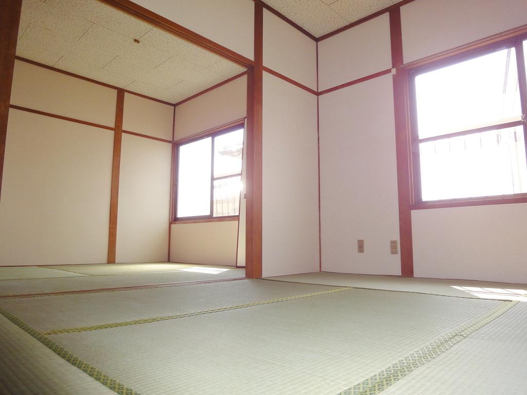 Living and room. Easy-to-use Japanese-style room 2 between More