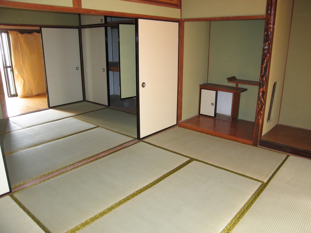Other room space. Traditional Japanese-style room with alcove ☆ 