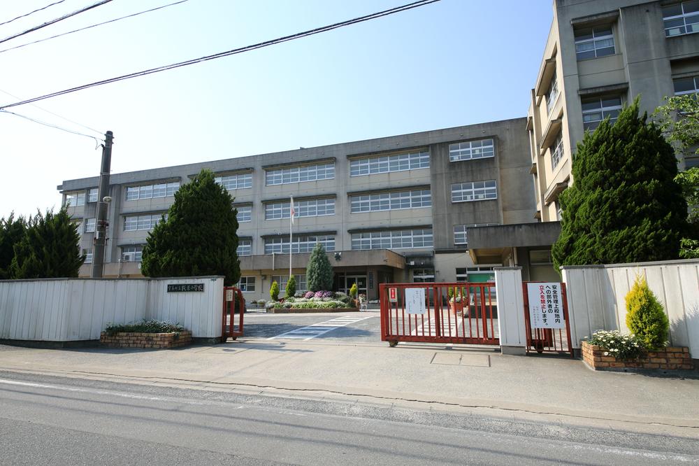 Primary school. 820m until Umi Municipal SakuraGen Elementary School