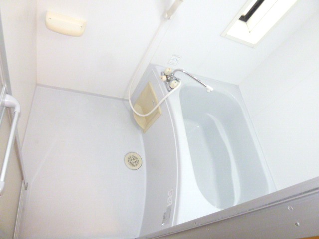 Bath. Clean bath ☆ Exhaust fan does not damp there is also a window