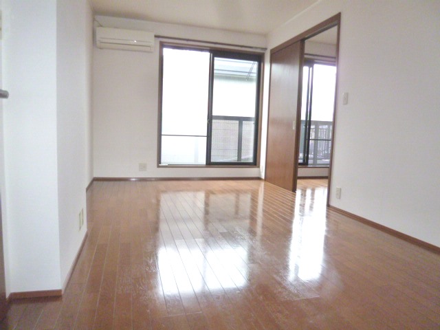 Living and room. Wide ~ It will put also have LDK dining table ☆ 