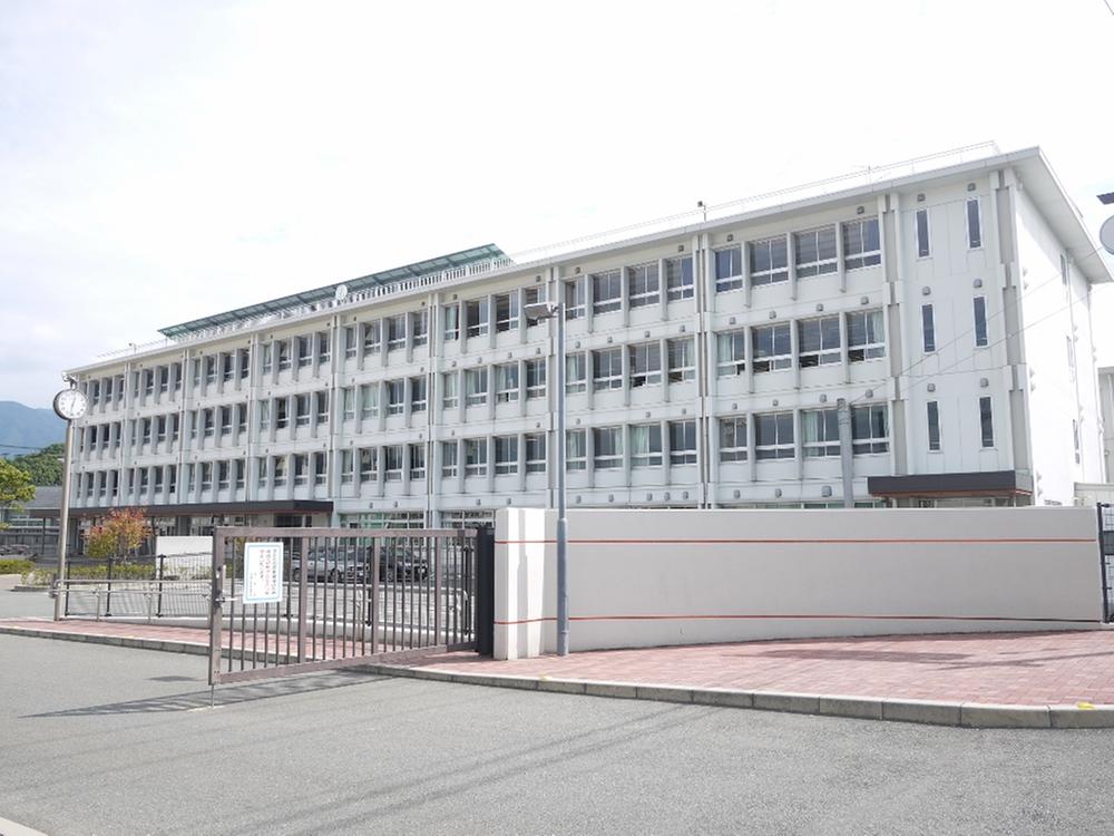 Junior high school. Umi until junior high school 950m (12 minutes walk)
