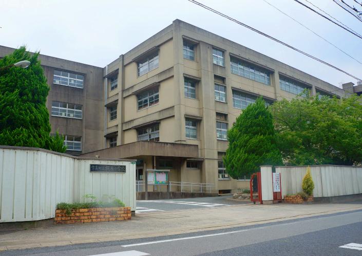Primary school. SakuraGen until elementary school 850m