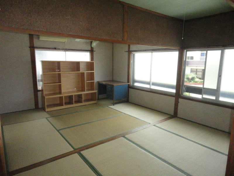 Kitchen. Japanese style room