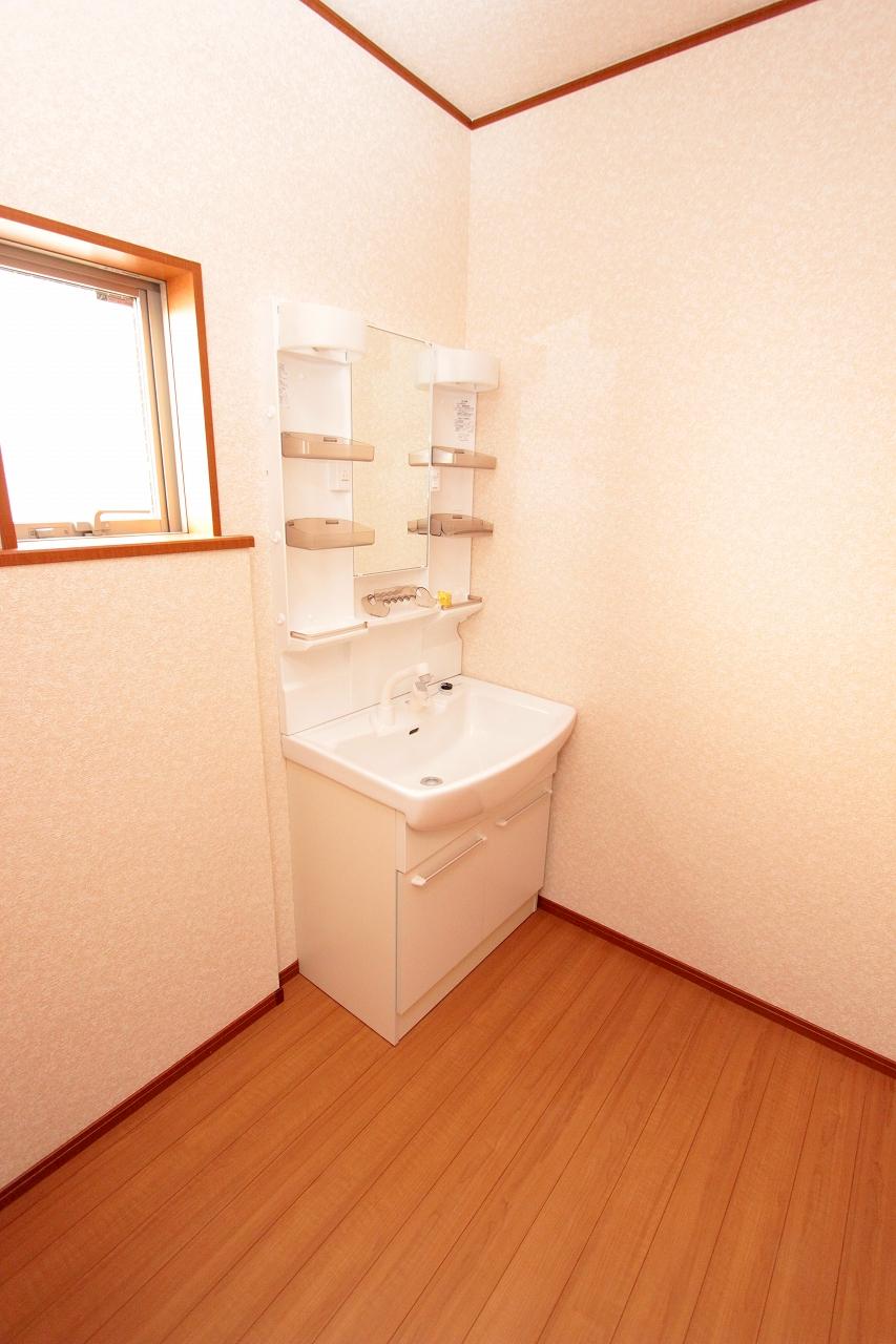 Wash basin, toilet