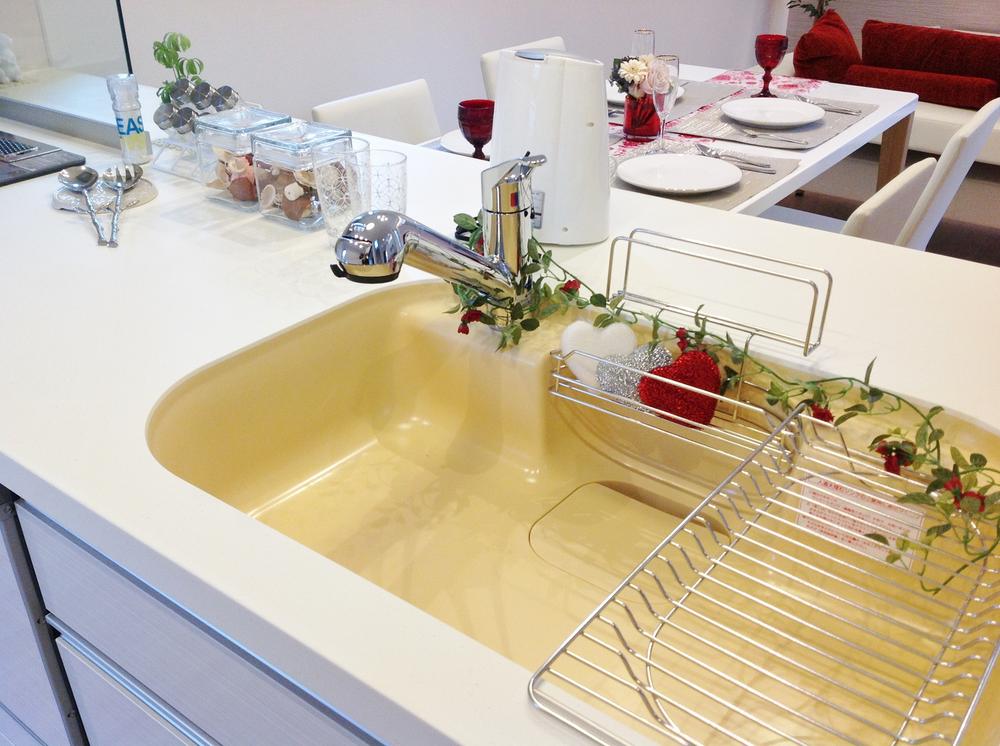 Other Equipment. The latest model Peninsula Kitchen ・ Fashionable artificial marble sinks