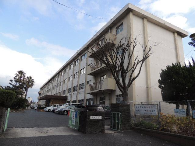 Junior high school. 1138m to Kitakyushu Itabitsu junior high school