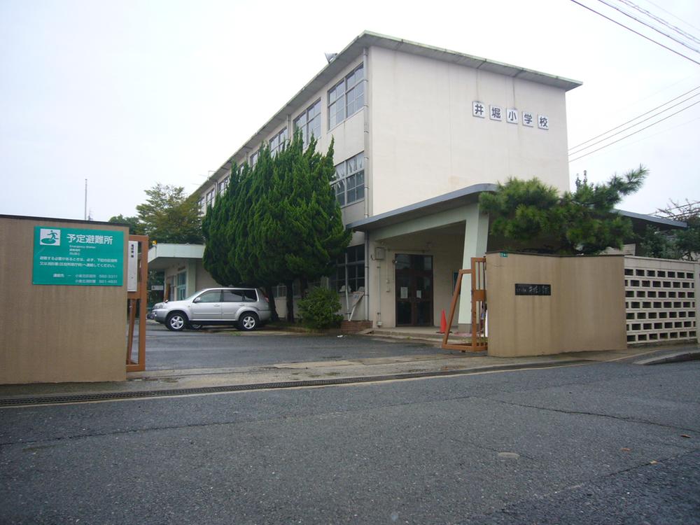 Primary school. 348m to Kitakyushu Ihori Elementary School