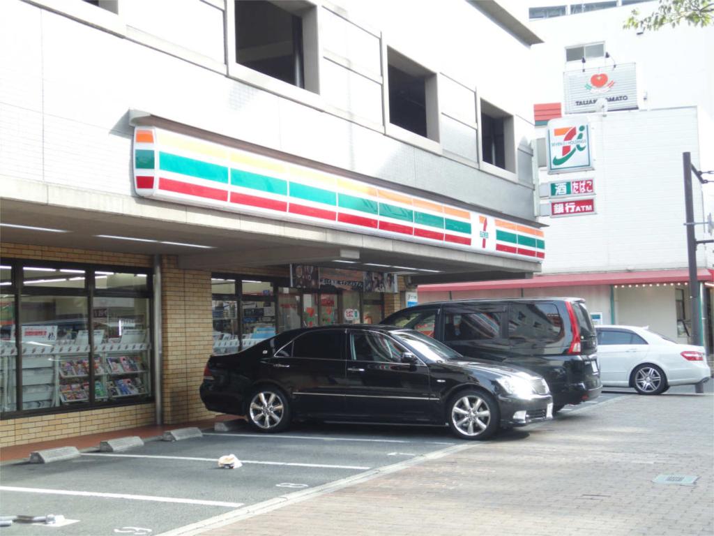 Convenience store. 270m to Seven-Eleven (convenience store)