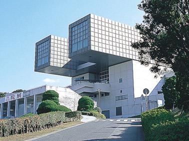 Surrounding environment. About 4 minutes in the Kitakyushu Municipal Museum of Art (car / About 2040m)