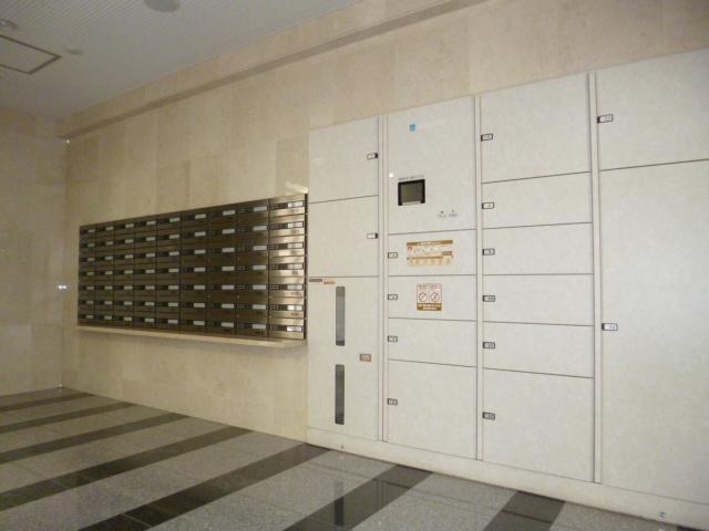 Entrance. Set post ・ Delivery Box