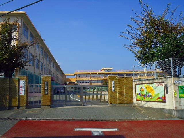 Primary school. 700m to Kitakyushu Hiagari elementary school (elementary school)