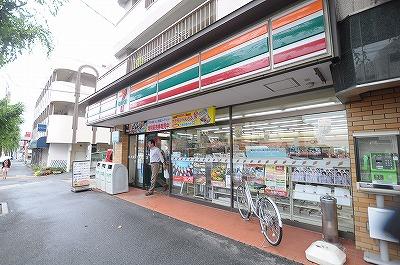 Convenience store. 580m to Seven-Eleven Kokura Kurobaru 2-chome