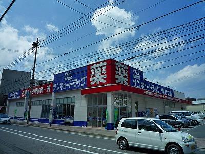 Drug store. Thank 601m to drag Kurobaru shop