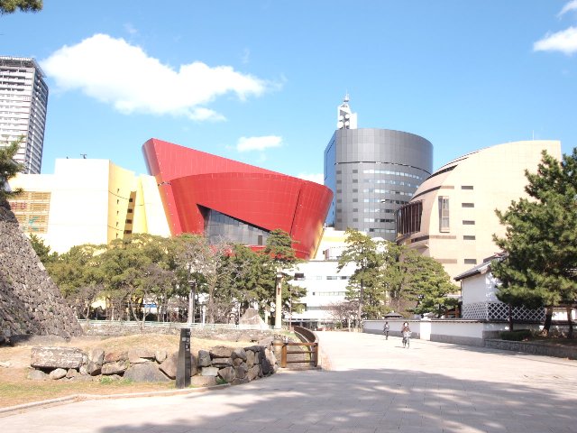 Shopping centre. 800m to the River Walk (shopping center)