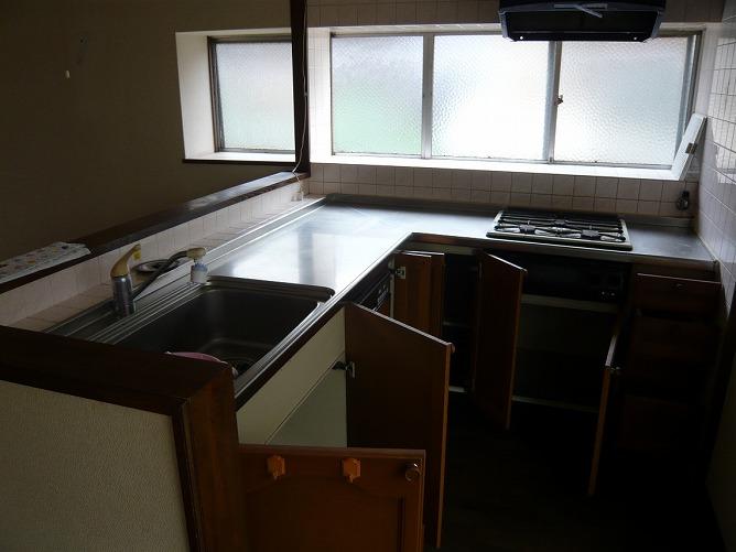 Kitchen. Very cuisine is easy to L-shaped kitchen