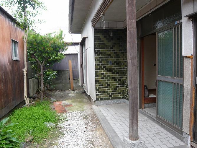 Entrance. Local (2012) shooting
