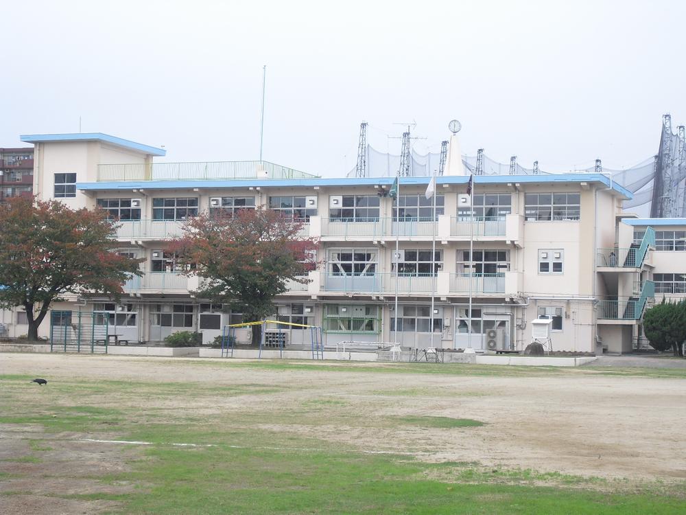 Primary school. 392m up to elementary school Kitakyushu Tatsunaka Island