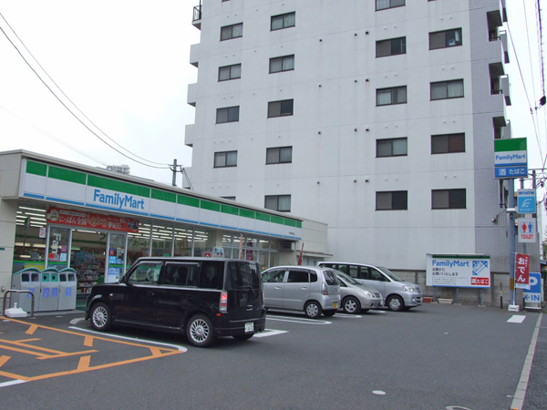 Convenience store. FamilyMart Kokura Nakatsuguchi store up (convenience store) 100m