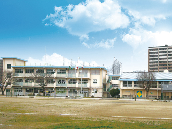 Surrounding environment. Nakajima Elementary School (1-minute walk / About 80m)