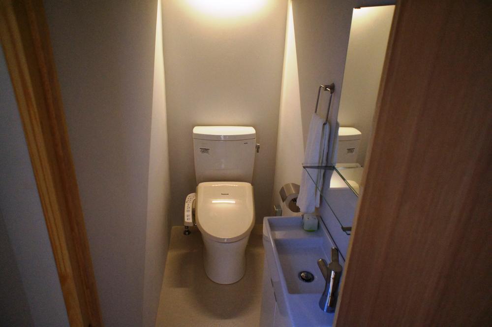 Toilet. Indoor (11 May 2012) shooting