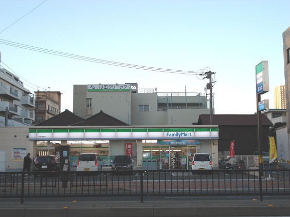 Convenience store. FamilyMart Kokura Mihagino store up (convenience store) 353m