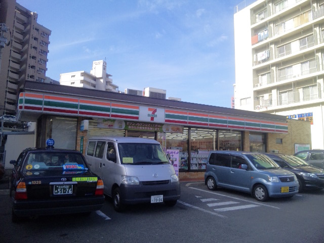 Convenience store. Seven-Eleven Ogura Mihagino 2-chome up (convenience store) 189m