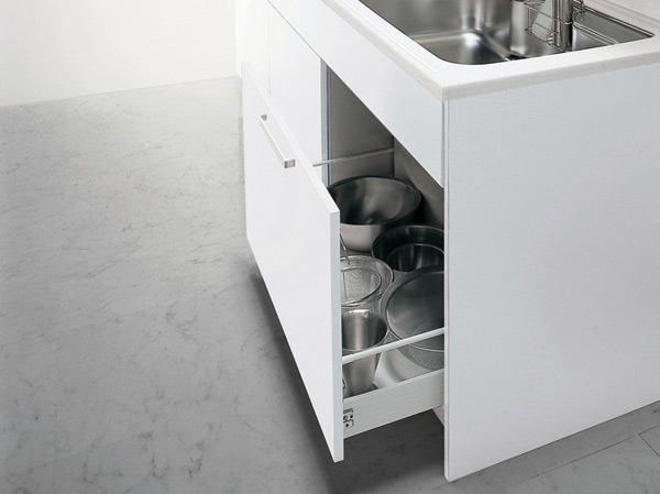 Kitchen.  [Under the sink slide] The big slide portion of the width, It can be stored a bowl or colander. It is with a kitchen knife feed. Sliding cabinet, etc., Functional aspect ・ Also solid enhance storage surface.