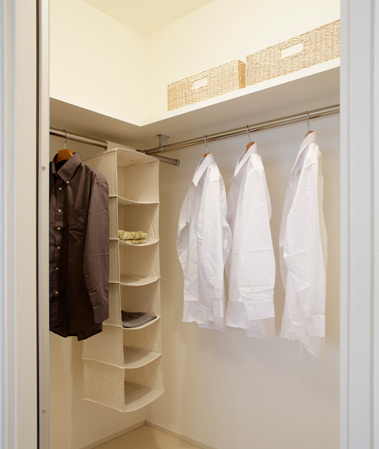 Receipt.  [Walk-in closet] Can store plenty of would tend to clothing increased, Easy to put away, Including the easy out to take a walk-in closet, Throughout the house, It has a rich storage.  ※ Other than the C-type