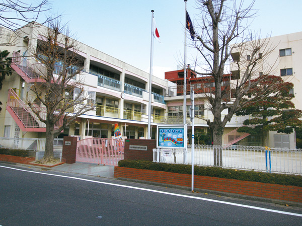 Surrounding environment. Higashi Chikushi Junior College included kindergarten (about 170m ・ A 3-minute walk)