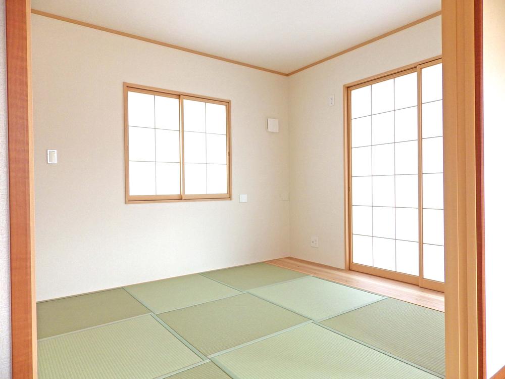 Other introspection. It is a peaceful Japanese-style room.
