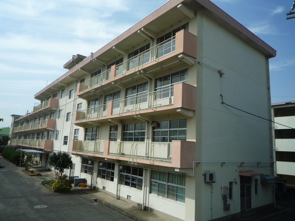 Primary school. 169m to Kitakyushu Shoushan Elementary School