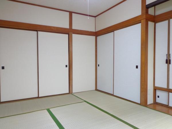 Non-living room. Re-covering the old sliding door with a new one, Tatami has a Omotegae. Sunny, We finished in the space with a neat and clean feeling.