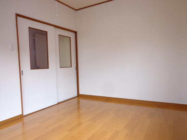 Living. Re-covering the floor with a new one. Because it is located on a hill, Day is a good warm room. In summer Kanmon fireworks can be enjoyed at home ~